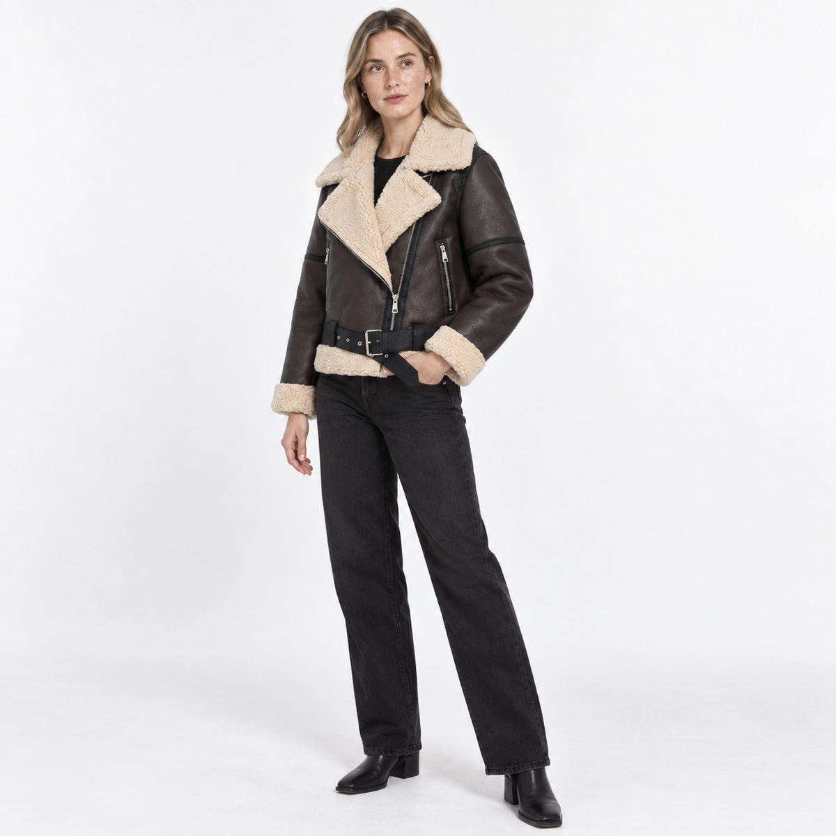 Chaqueta motera para mujer de piel sintética con forro de borreguito - estilo con cremallera asimétrica y cinturón para los días urbanos de otoño e invierno y los looks informales de noche
