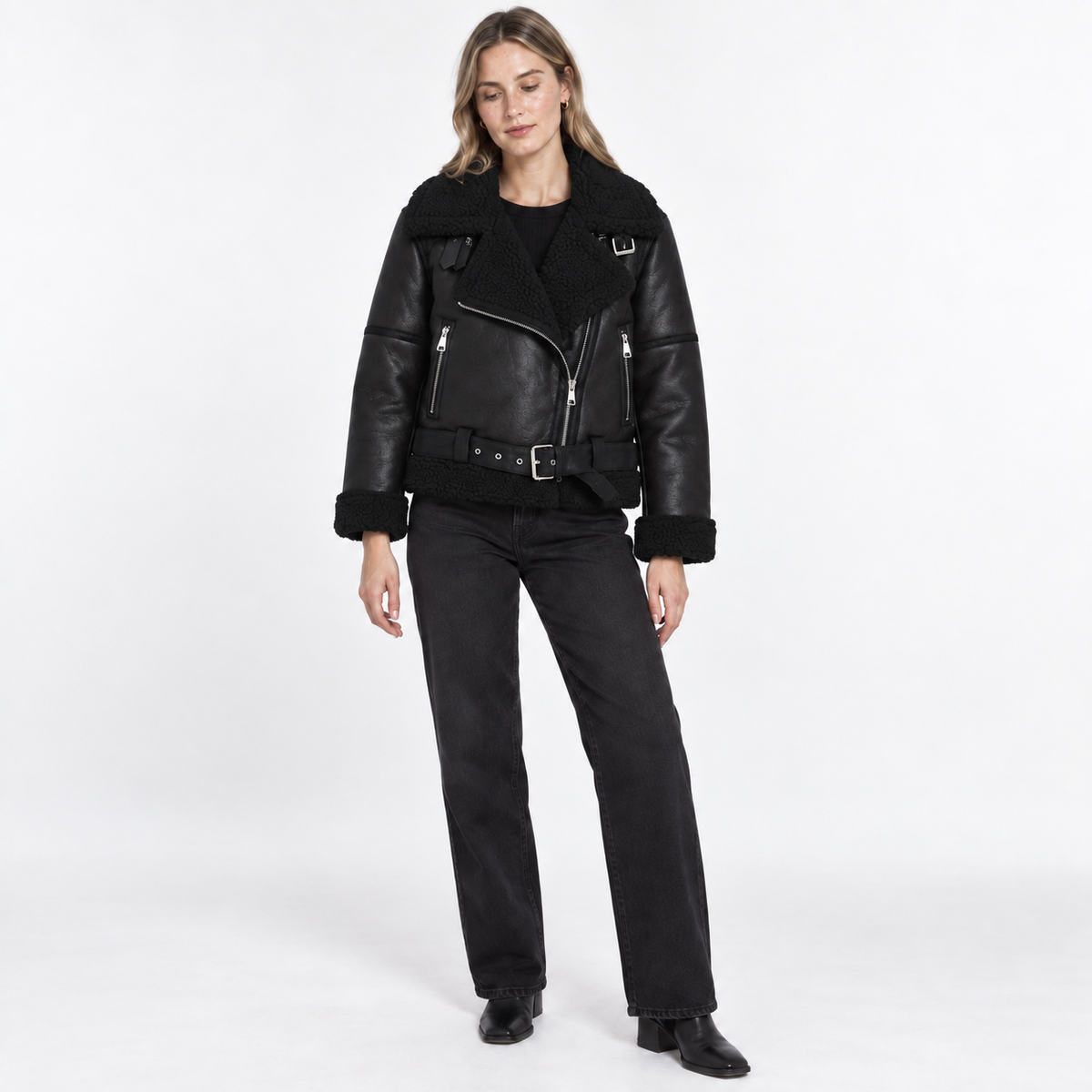 Chaqueta motera para mujer de piel sintética con forro de borreguito - estilo con cremallera asimétrica y cinturón para los días urbanos de otoño e invierno y los looks informales de noche