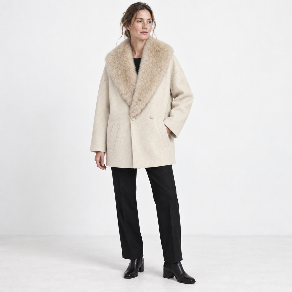 Damen-Wintermantel mit zweireihiger Knopfleiste – Locker geschnittener Mantel mit Kunstfell-Schalkragen für elegante Alltagslooks bei kaltem Wetter