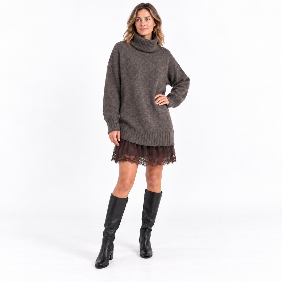 Női túlméretezett garbós kötött kétrészes ruhaszett – csipkeszegélyes miniréteg laza pulóverrel, meghitt őszi-téli összeállításokhoz