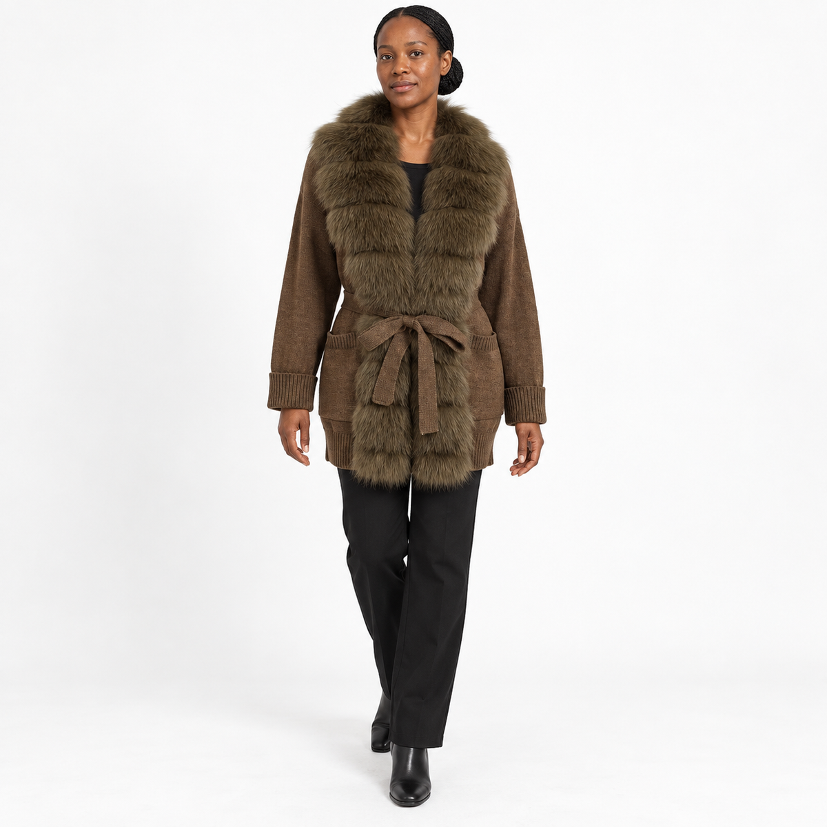 Lang gebreid vest voor dames met bontrand - stijl met ceintuur en zakken voor elegante laagjes in de herfst en winter