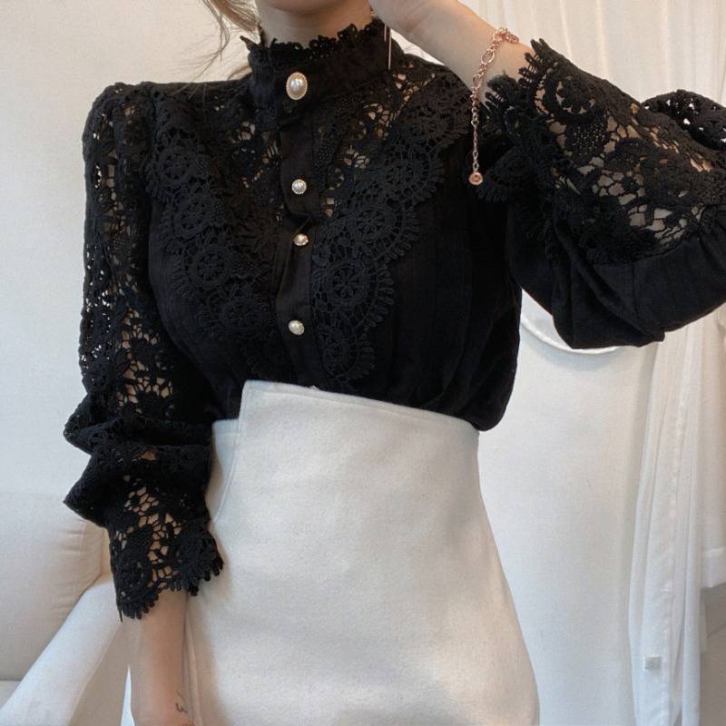 Elegante Spitzenbluse für Damen – Oberteil mit Stehkragen, Perlmuttknöpfen und transparenten langen Ärmeln für den Abend und gepflegte Freizeitlooks