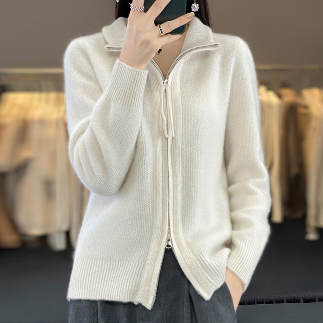 Dámský vlněný kardigan na zip – oversized pletený svetr s vysokým límcem, žebrovanými lemy a předními kapsami
