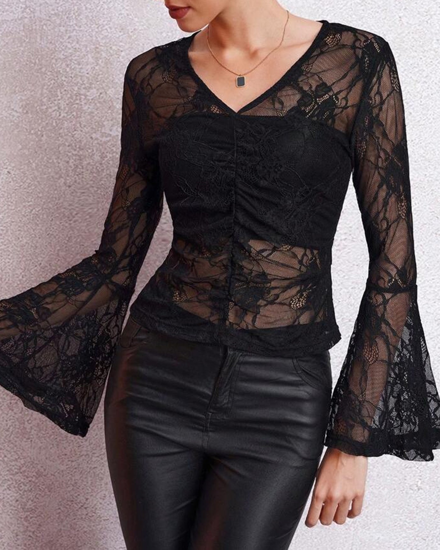 Blusa de fiesta para mujer con mangas campana de encaje transparente y escote en V
