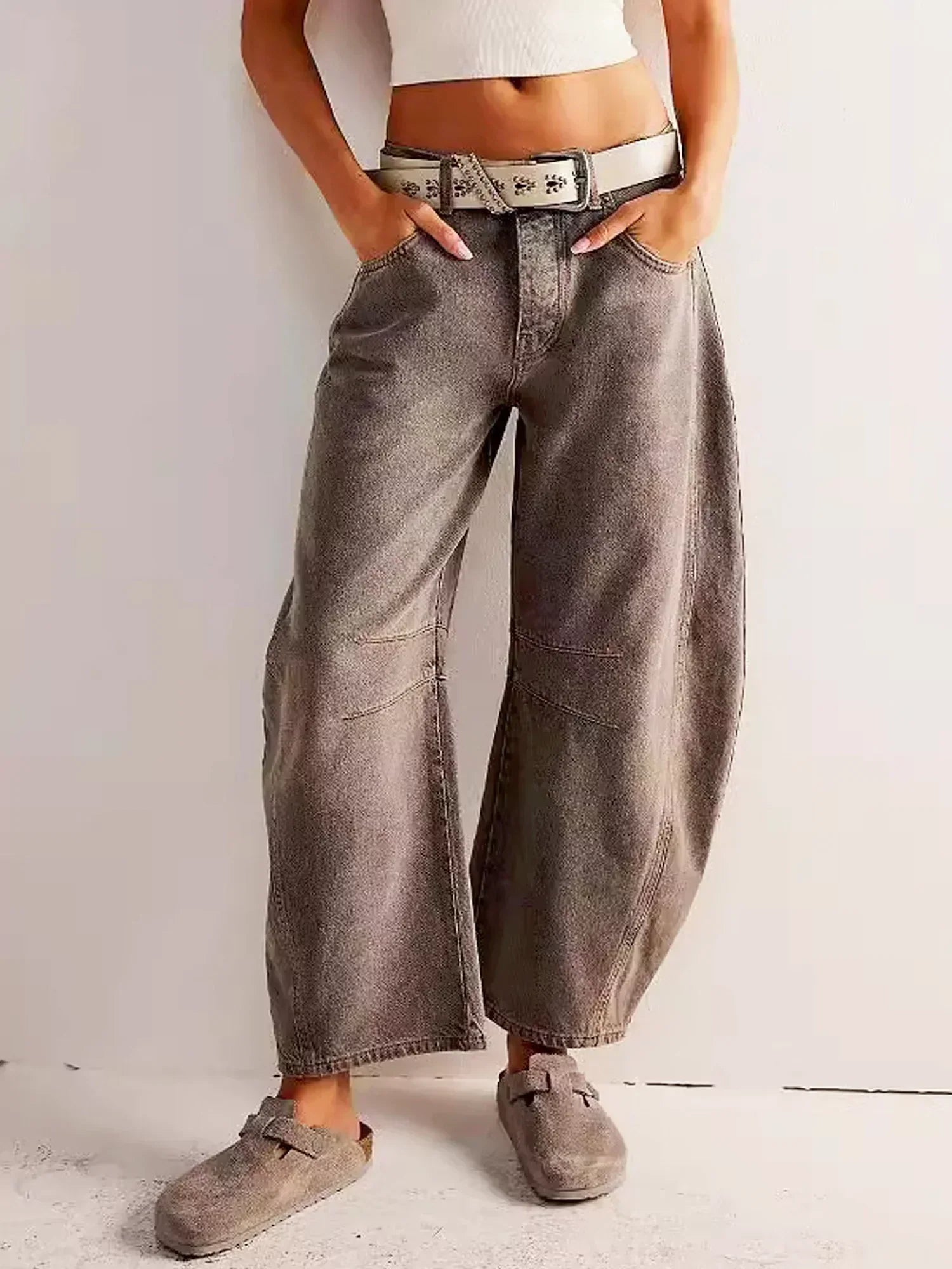 Women’s Printed Barrel-Leg Jeans – Relaxed Statement Denim for Streetwear and Weekend Outfits