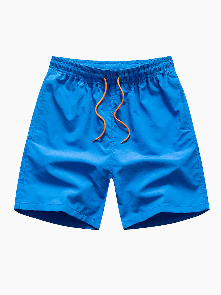 Koordineret sæt med printet skjorte og badeshorts til mænd – sommerligt strandsæt til ferien
