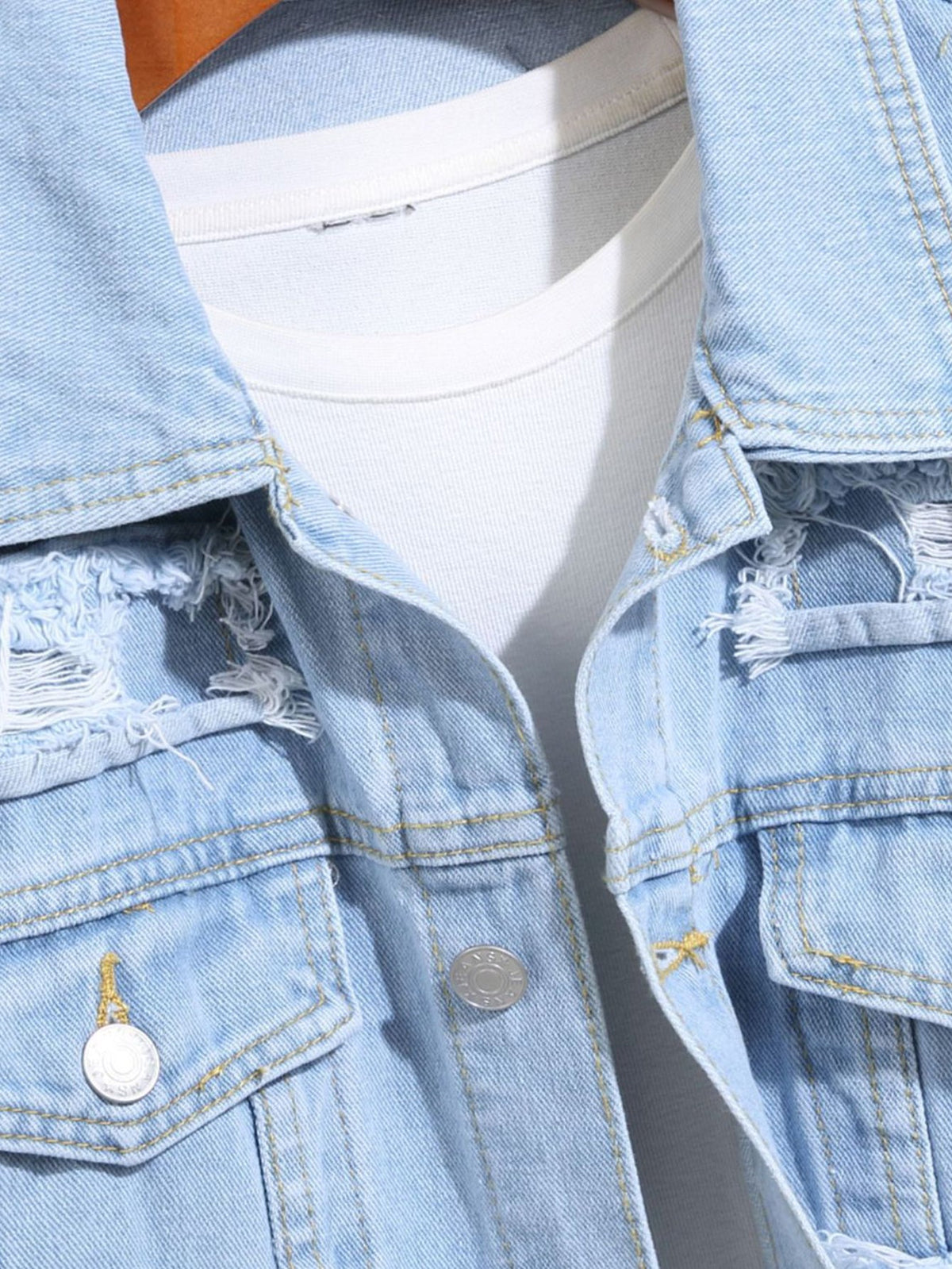 Men’s Distressed Denim Trucker Jacket with Frayed Detailing – Relaxed Fit Casual Streetwear Outerwear for Spring and Autumn