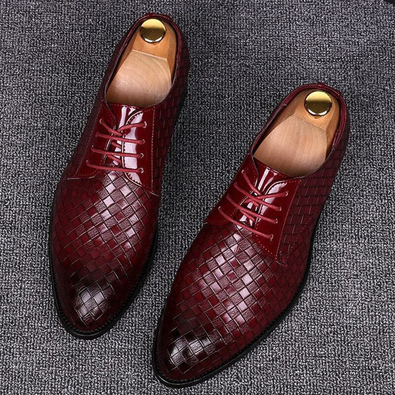 Herren-Derbyschuhe aus gewebtem Leder – Strukturierte Schnürschuhe mit spitzer Zehenpartie und niedrigem Absatz