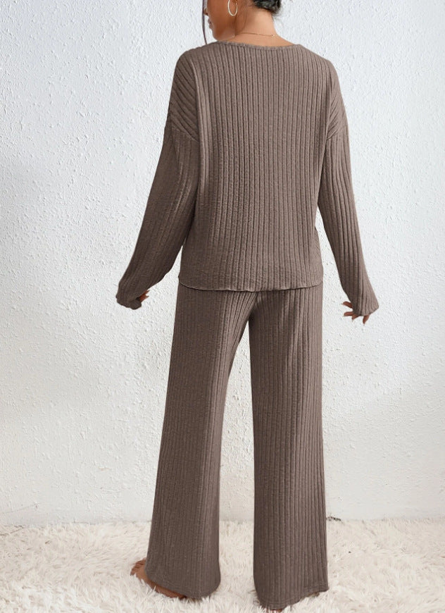 Damen-Zweiteiler aus gerippter Strickware - Lockerer Pullover mit V-Ausschnitt und Hose mit weitem Bein für Herbst und Winter