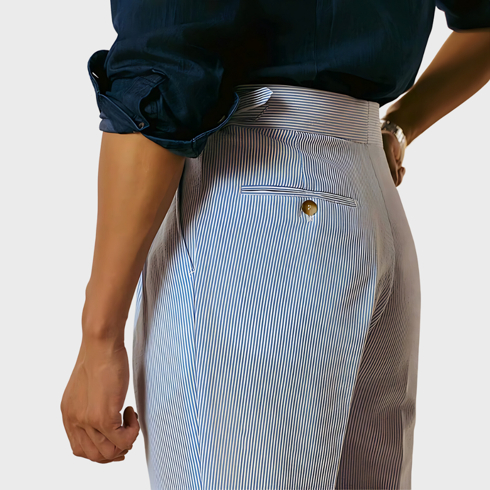 Pantaloni bărbătești plisati cu talie înaltă, croială structurată și ajustată