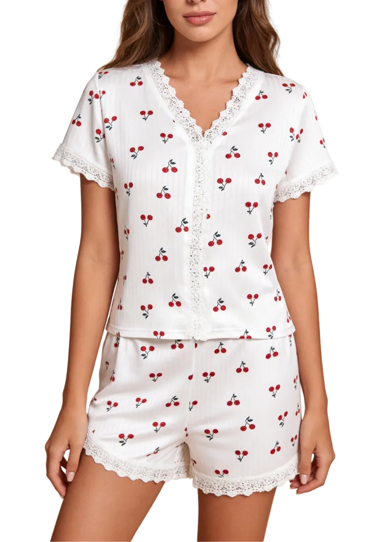 Bedrukte tweedelige pyjamaset voor dames met kanten rand - top met korte mouwen en knoopsluiting aan de voorkant en bijpassende shorts voor comfortabele zomernachtkleding