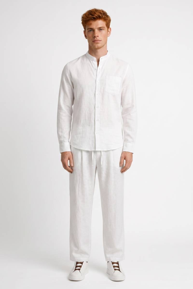 Completo da uomo con camicia a collo mandarino e pantaloni comodi
