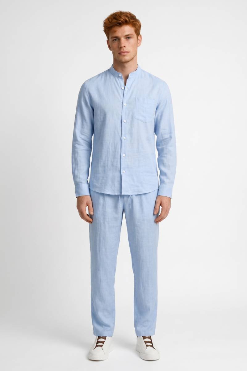 Completo da uomo con camicia a collo mandarino e pantaloni comodi