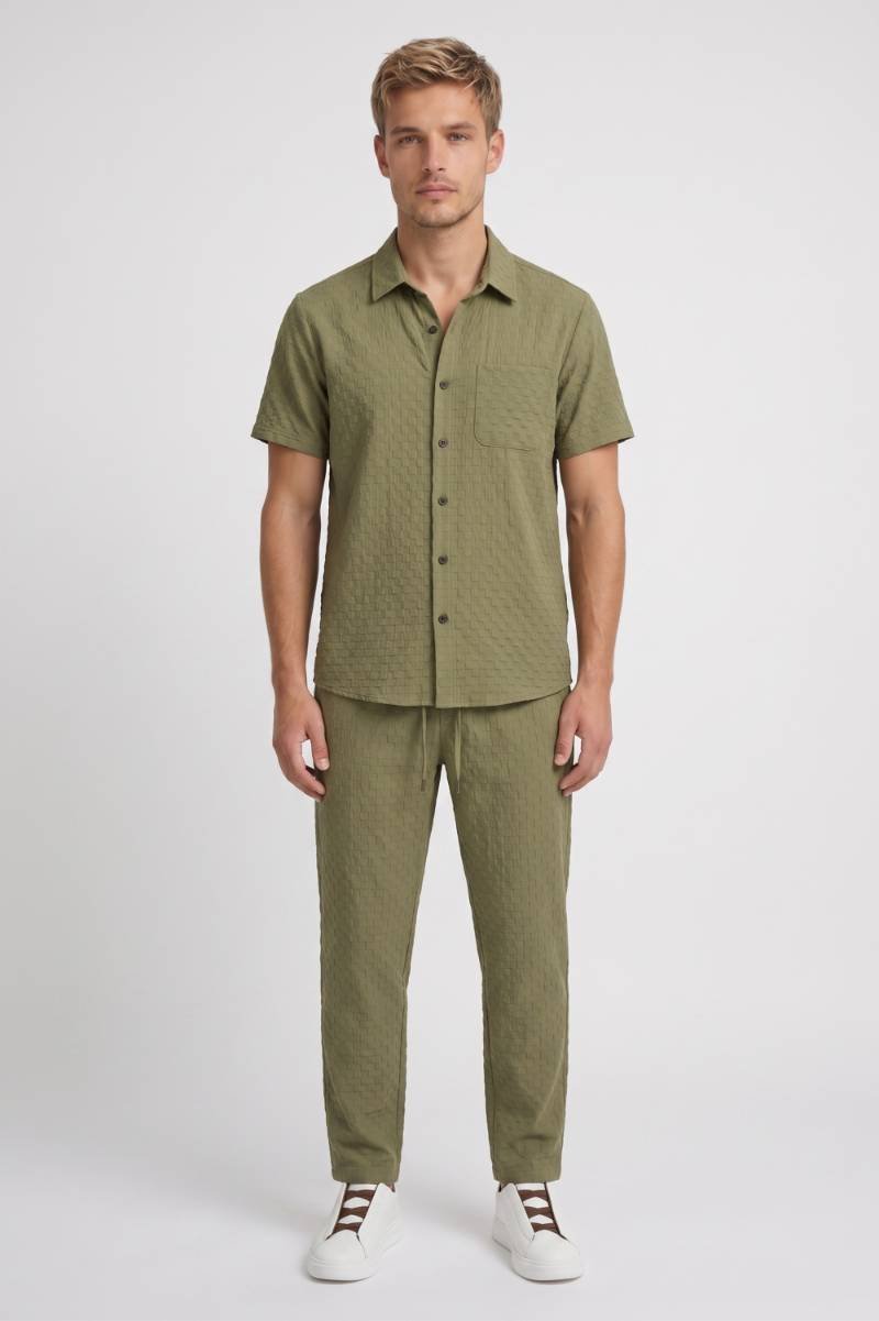 Conjunto de camisa estructurada para hombre y pantalones relajados con cordón