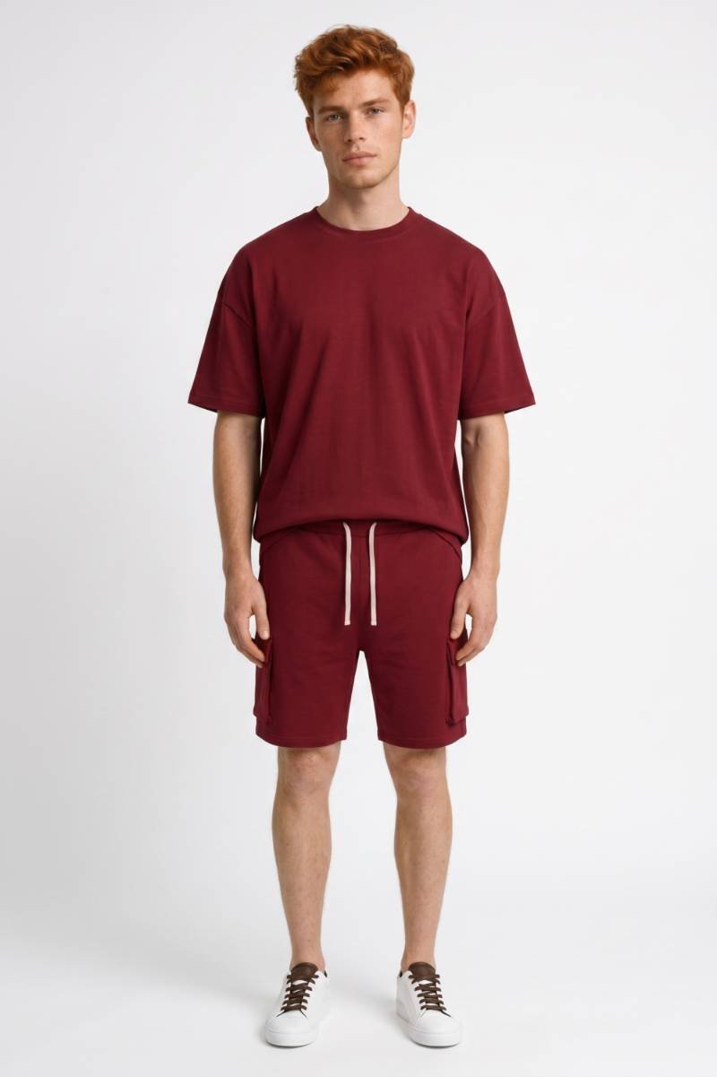 Set da uomo con T-shirt oversize e pantaloncini cargo