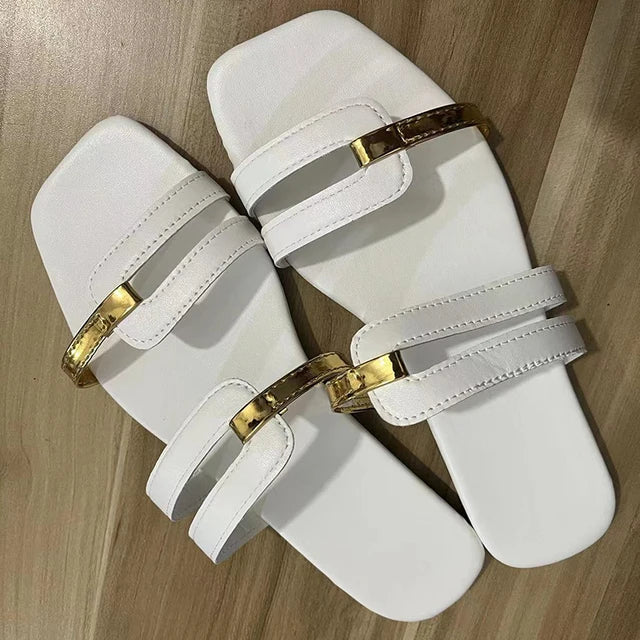Sandalias planas para mujer con doble tira, detalle dorado y punta abierta