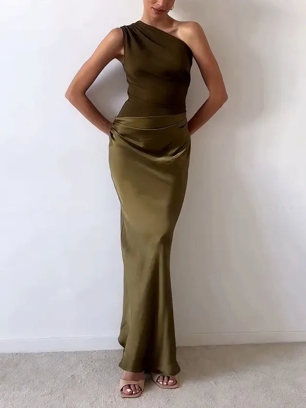 Abito da sera lungo drappeggiato da donna con una spalla sola