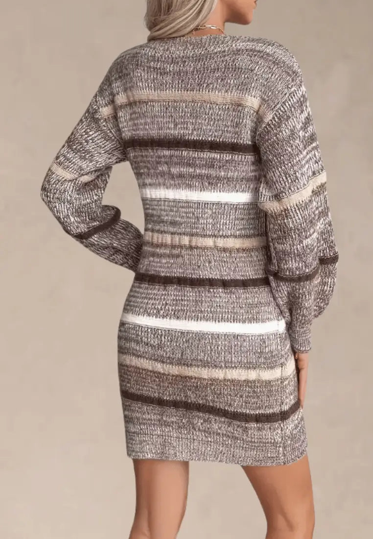 Dames gestreepte gebreide minijurk van geribd breisel - aansluitende sweaterjurk met lange mouwen en ronde hals voor herfst en winter