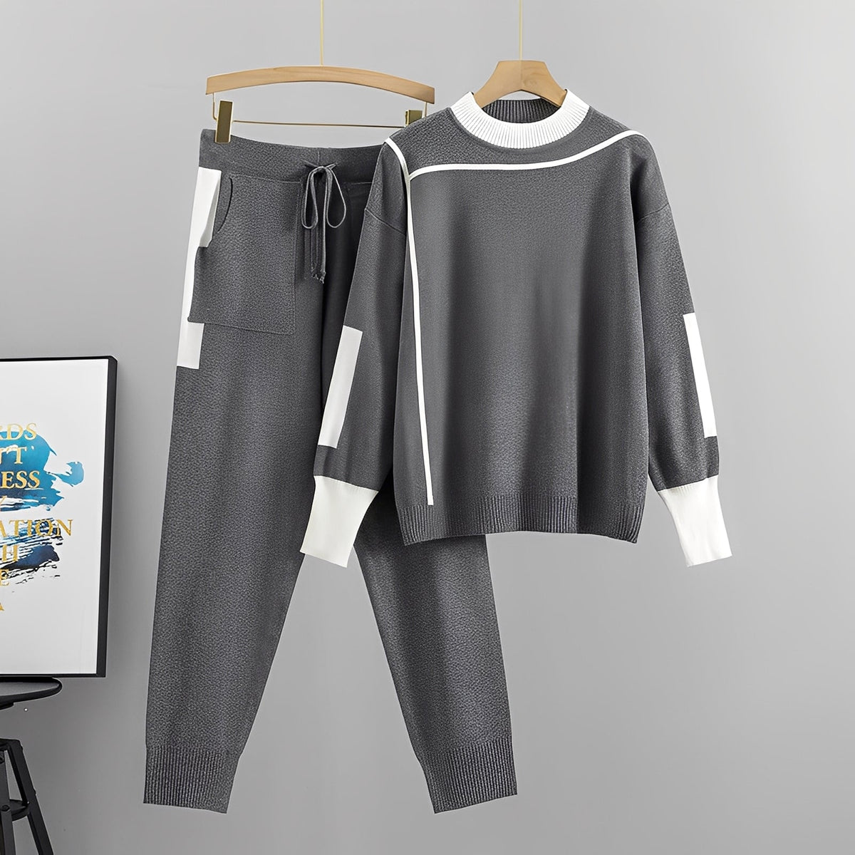 Set pentru femei cu bluză sport cu mâneci lungi și borduri contrastante și pantaloni jogger - ținută sportivă relaxată din două piese pentru purtare casual de zi cu zi