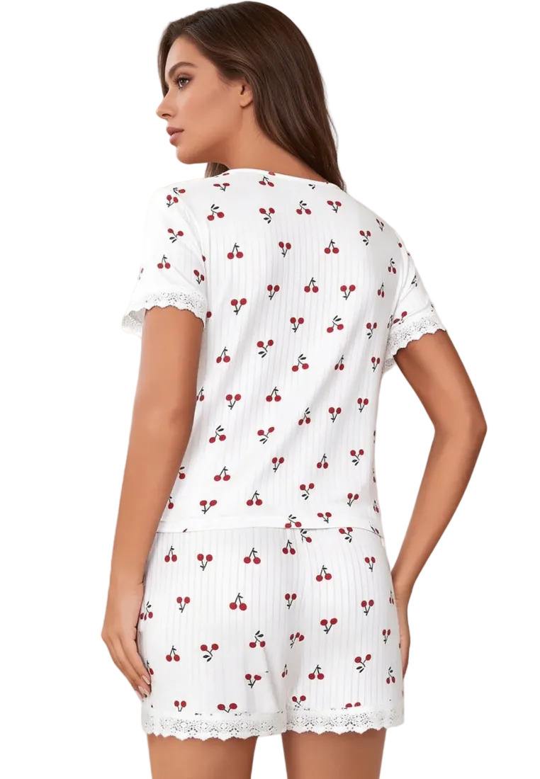 Bedrukte tweedelige pyjamaset voor dames met kanten rand - top met korte mouwen en knoopsluiting aan de voorkant en bijpassende shorts voor comfortabele zomernachtkleding