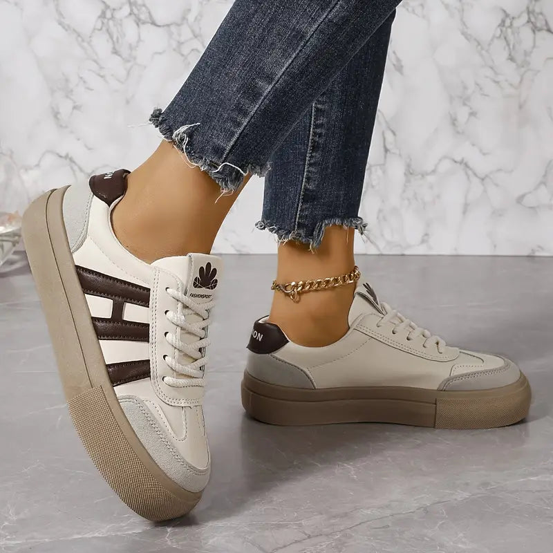 Dámské retro tenisky na platformě - nízké šněrovací boty s kontrastními panely pro cestování, víkend, městské nošení, volný čas a každodenní styling