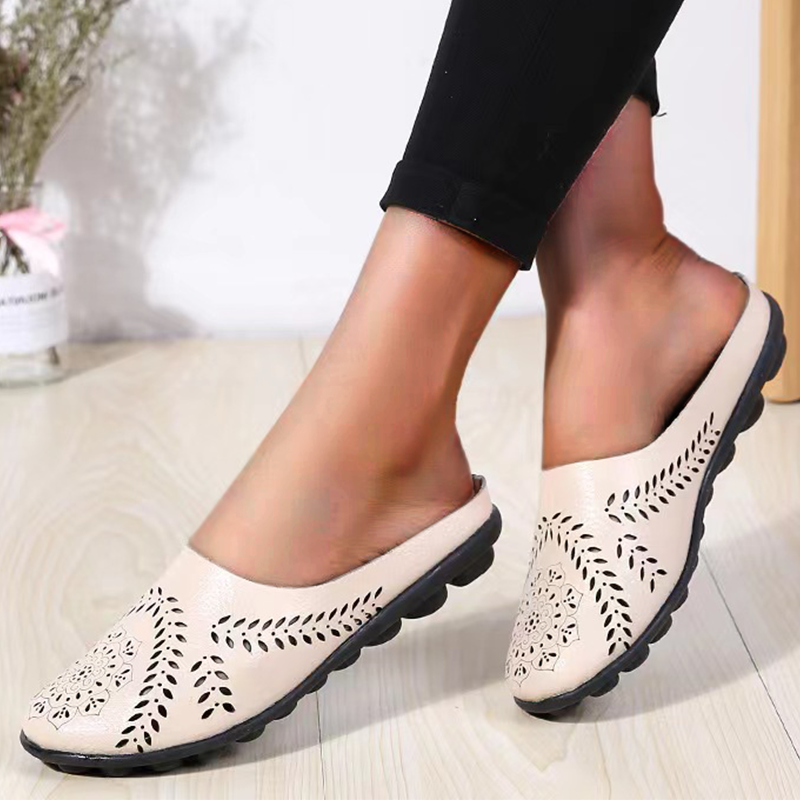 Women’s Closed-Toe Flat Mules with Perforated Upper and Textured Sole – Backless Slip-On Shoes for Everyday and Smart Casual Outfits