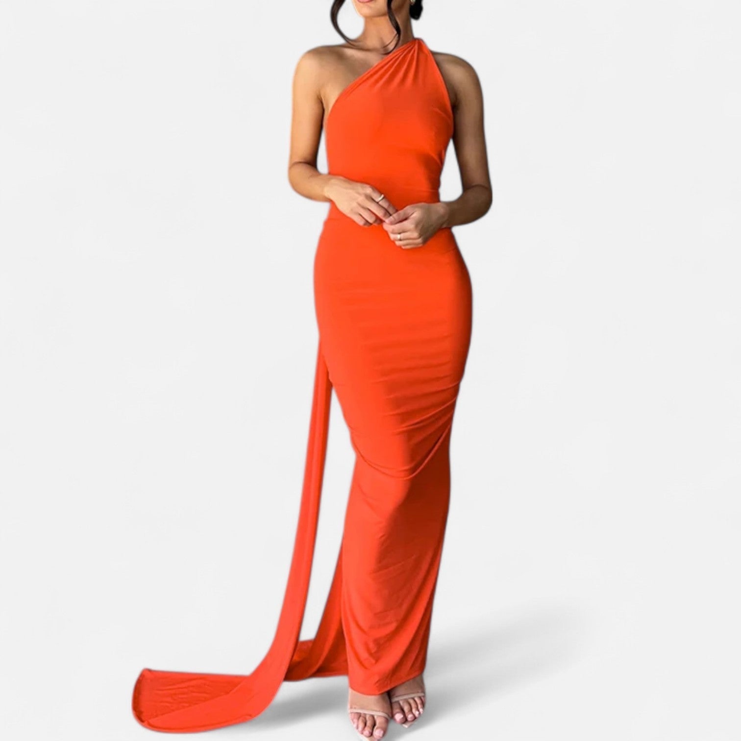 Elegant maxi-kjole til kvinder med én skulder og halterneck – figursyet kjole til aftenarrangementer