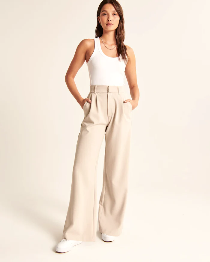 Pantaloni da donna con vita plissettata, gamba larga e vestibilità sartoriale