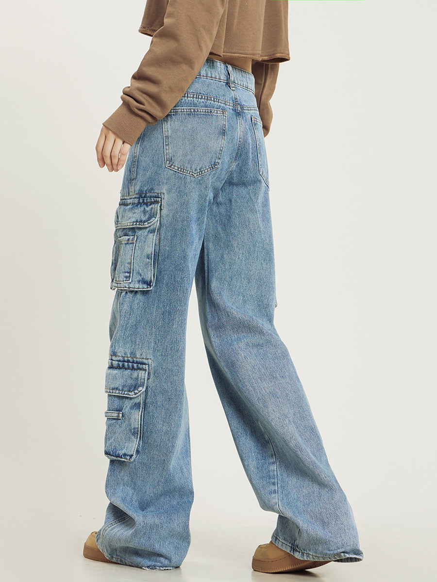 Jeans cargo da donna a gamba larga con tasche utility