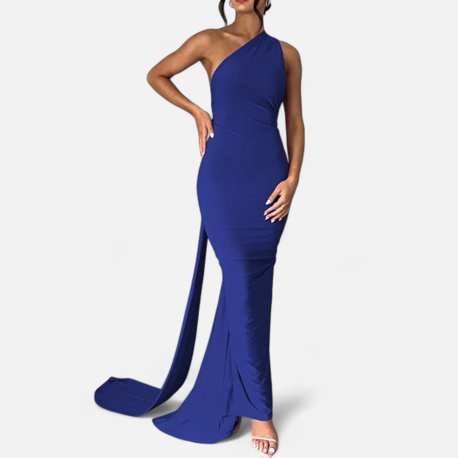 Elegant maxi-kjole til kvinder med én skulder og halterneck – figursyet kjole til aftenarrangementer