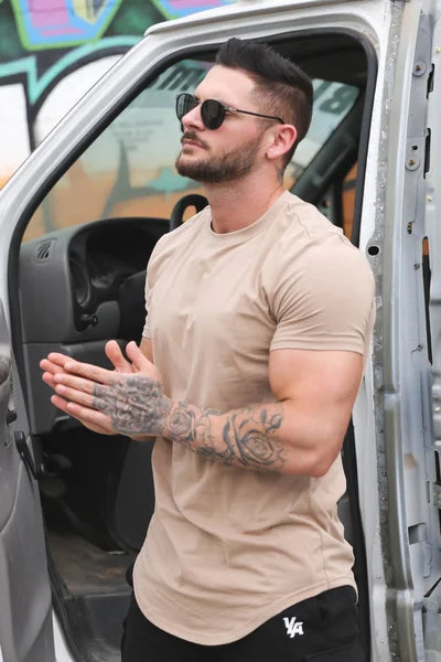Herre Deep Cut Essential T-shirt – Strækbar, Åndbar, Komfortabel, Stilfuld, Atletisk, Hverdagspasform