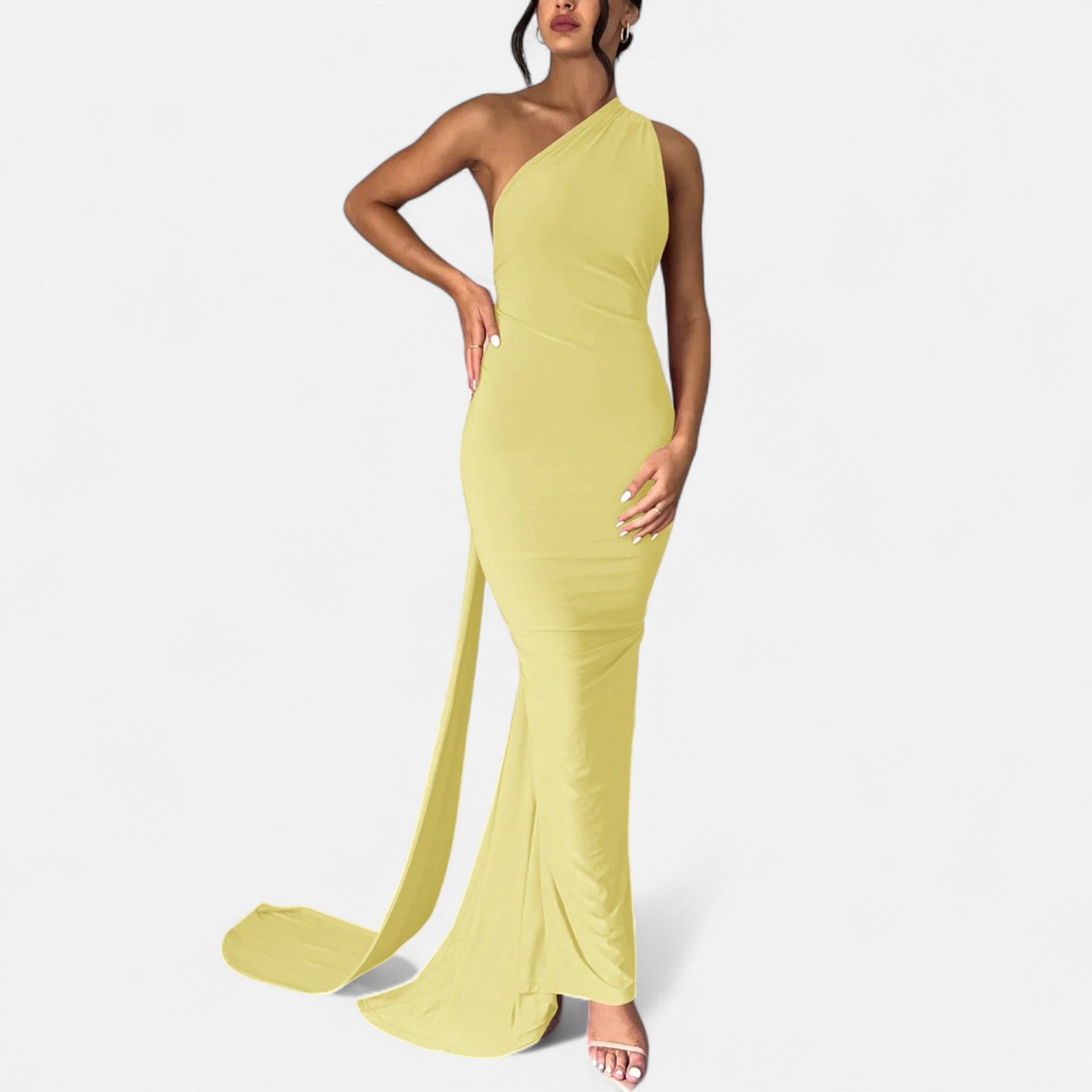 Elegant maxi-kjole til kvinder med én skulder og halterneck – figursyet kjole til aftenarrangementer
