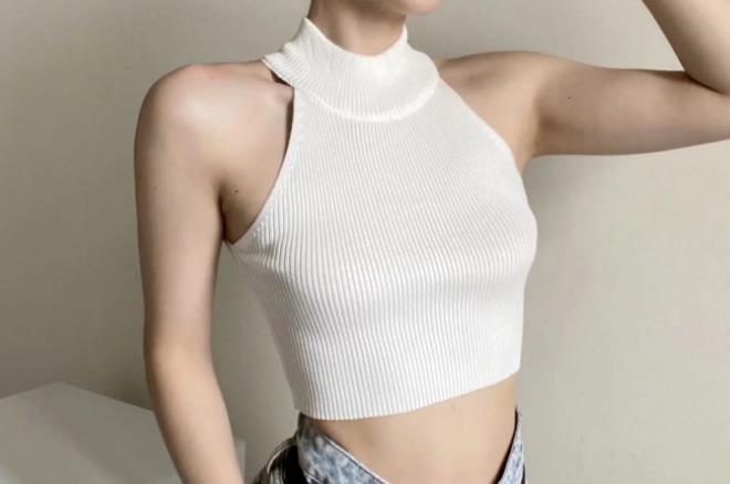 Top corto a coste da donna con collo alto e scollo all'americana, vestibilità aderente