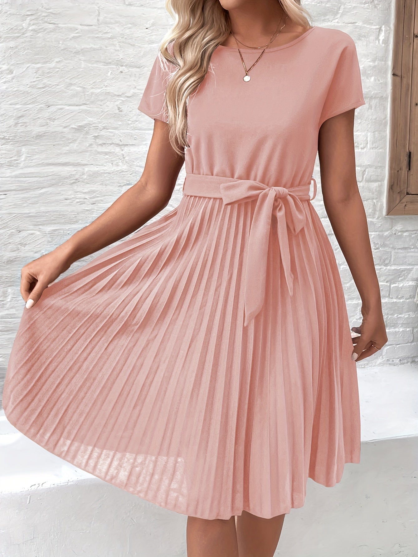 Vestido midi plisado para mujer con cinturón y manga corta estilo