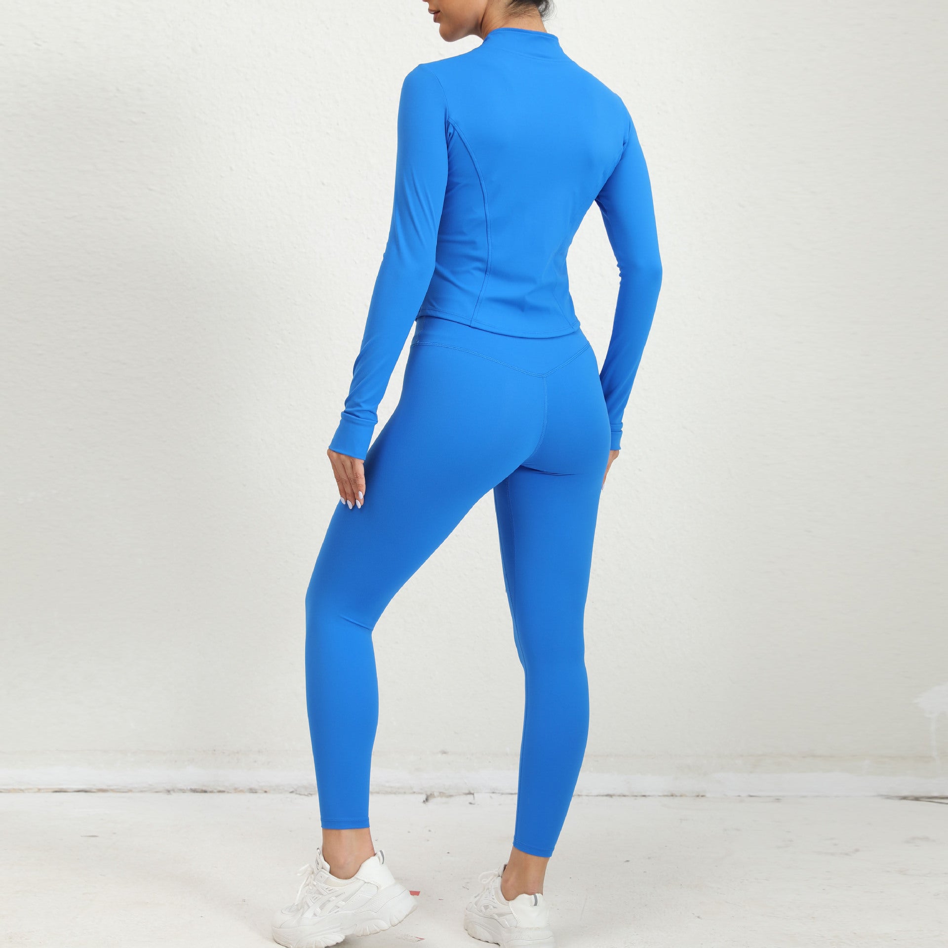 Completo sportivo da donna in tre pezzi con giacca con zip