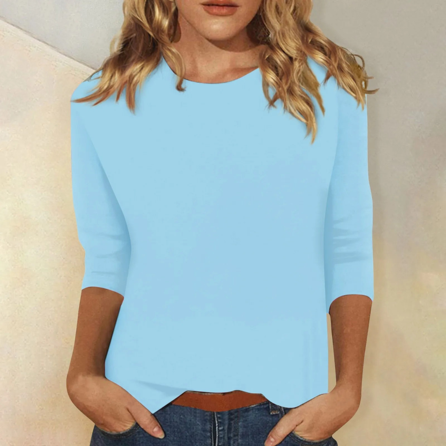 Camicia casual da donna con scollo rotondo ampio e maniche a tre quarti