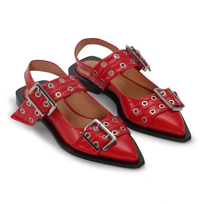 Γυναικείες slingback μπαλαρίνες με μυτερή μύτη και αγκράφα - Παπούτσια με όψη λουστρίνι, πολλαπλά λουράκια και λεπτομέρεια με τρουκ για smart casual και urban ντύσιμο