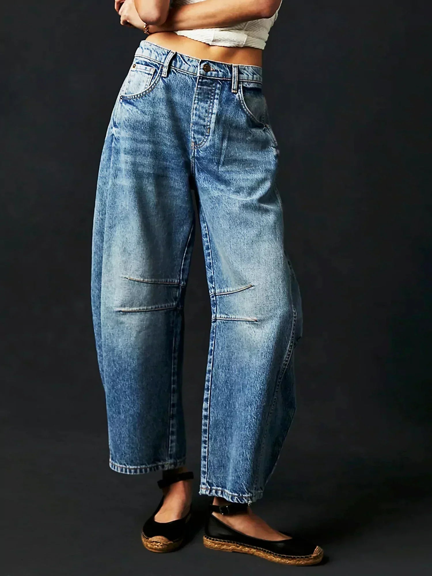 Women’s Printed Barrel-Leg Jeans – Relaxed Statement Denim for Streetwear and Weekend Outfits