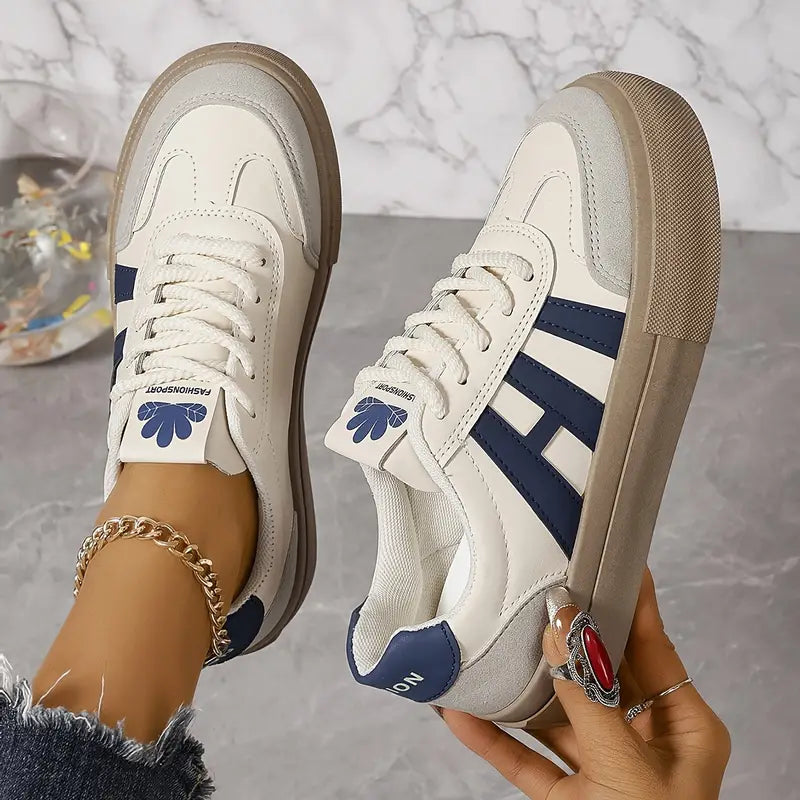 Dámské retro tenisky na platformě - nízké šněrovací boty s kontrastními panely pro cestování, víkend, městské nošení, volný čas a každodenní styling