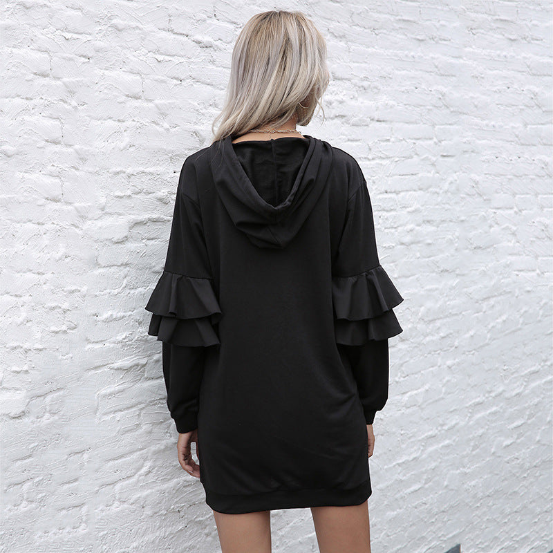 Dámske oversized mikinové mini šaty s kapucňou – pohodlné šaty s dlhými rukávmi, volánikovými detailmi, šnúrkami a klokankovým vreckom na bežné nosenie na jeseň a zimu