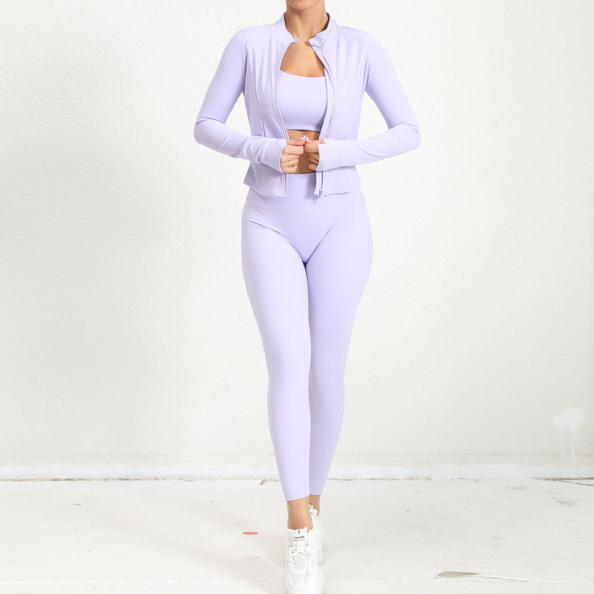 Completo sportivo da donna in tre pezzi con giacca con zip