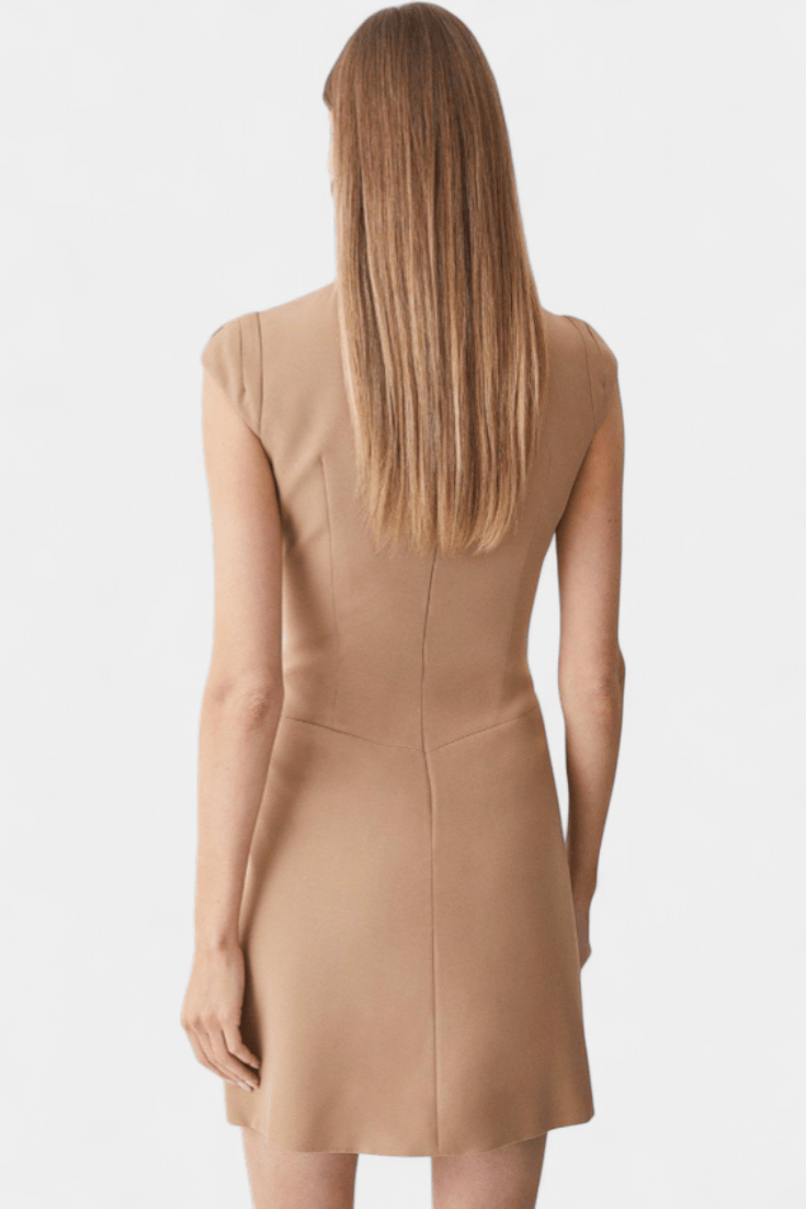 Robe courte sculptée pour femme avec empiècement plissé – style habillé et ajusté pour le bureau et les événements