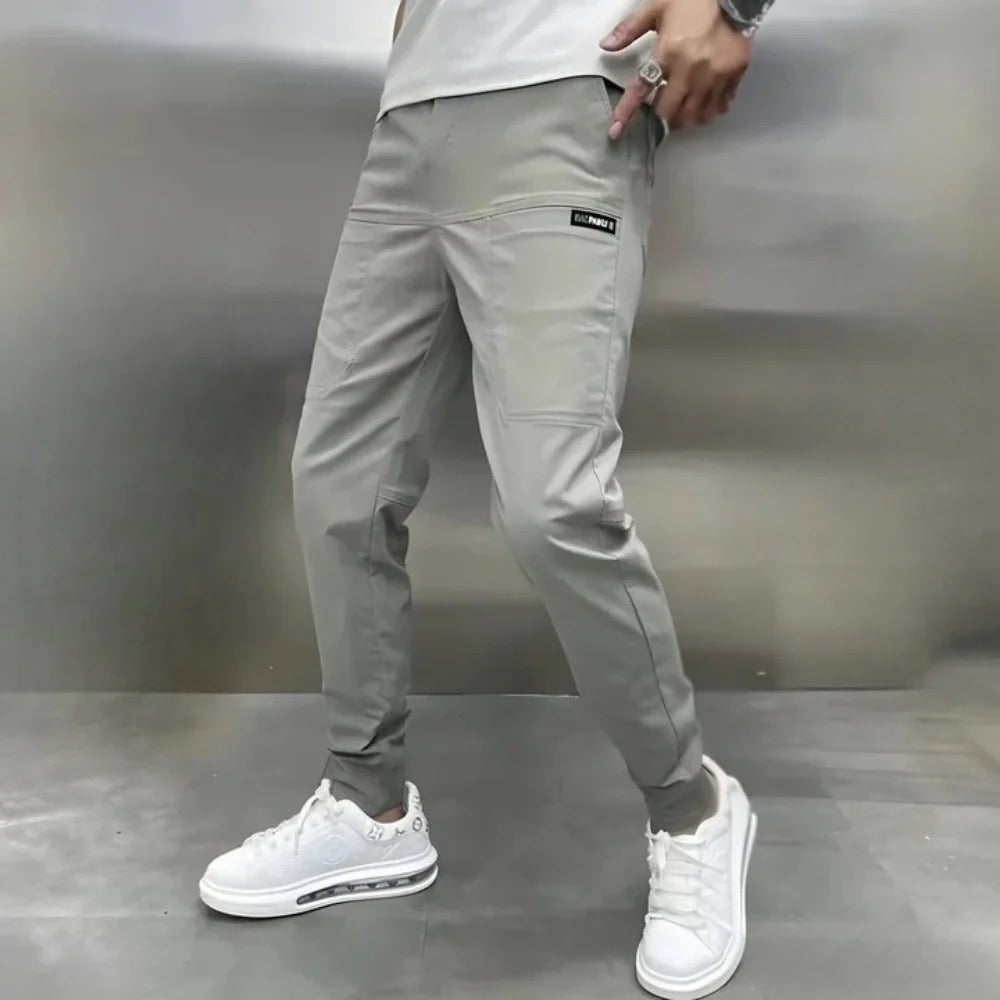 Pánské úzké zúžené cargo tepláky s žebrovaným lemem ve streetwear stylu