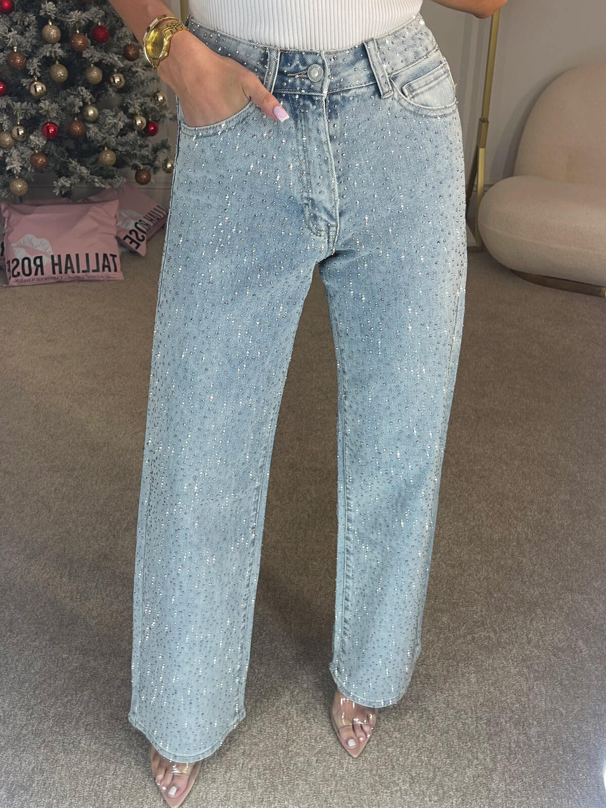 Jeans da donna a vita alta con gamba larga e dettagli distintivi