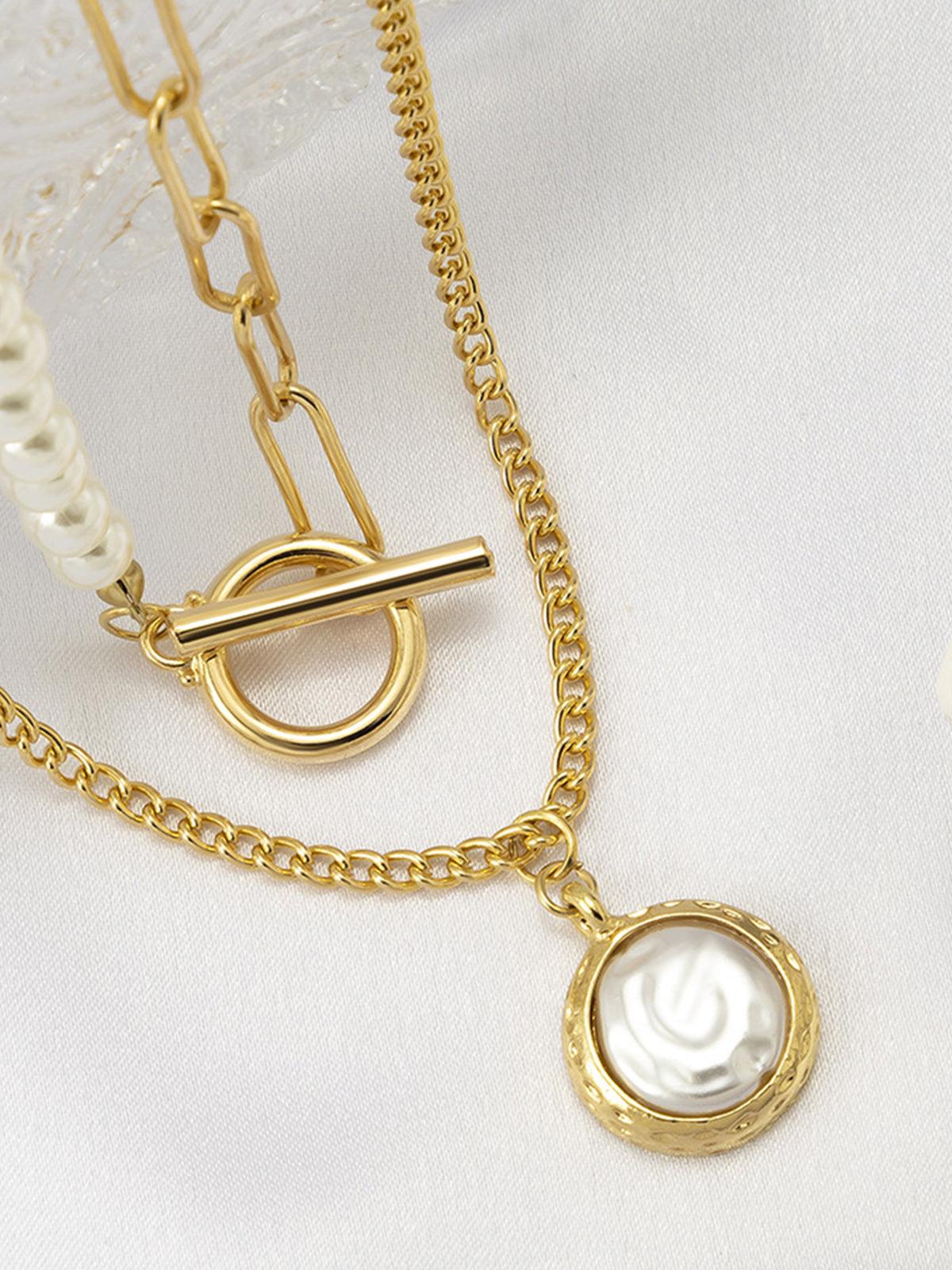 Collier multicouche en fausses perles pour femme avec fermoir à bascule – chaîne mixte et pendentif rond pour tous les jours