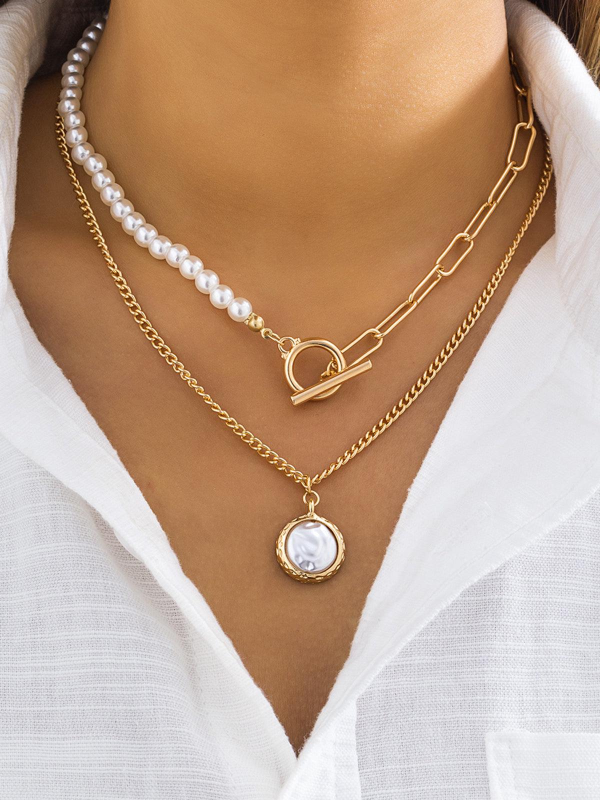 Collier multicouche en fausses perles pour femme avec fermoir à bascule – chaîne mixte et pendentif rond pour tous les jours