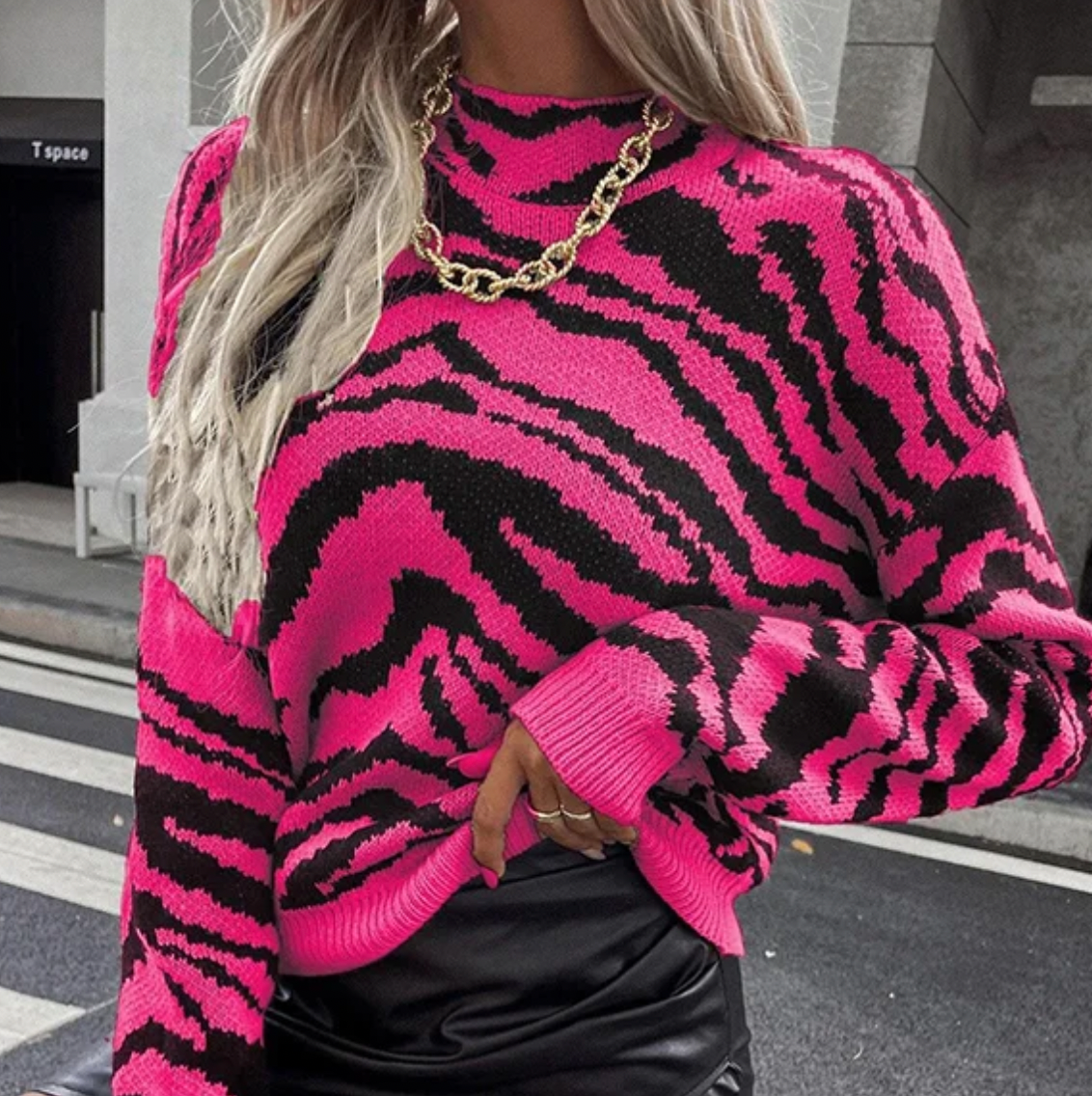 Pull en maille à imprimé animalier abstrait pour femme – Style d’hiver décontracté à col montant pour les journées décontractées, les sorties en ville et la superposition par temps froid