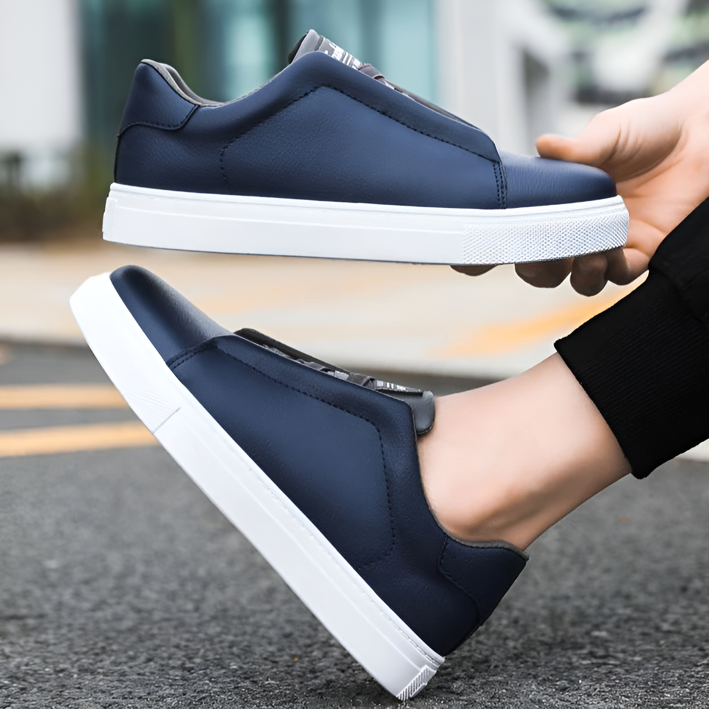 Męskie gładkie skórzane sneakersy z elastycznymi sznurowadłami i grubą podeszwą