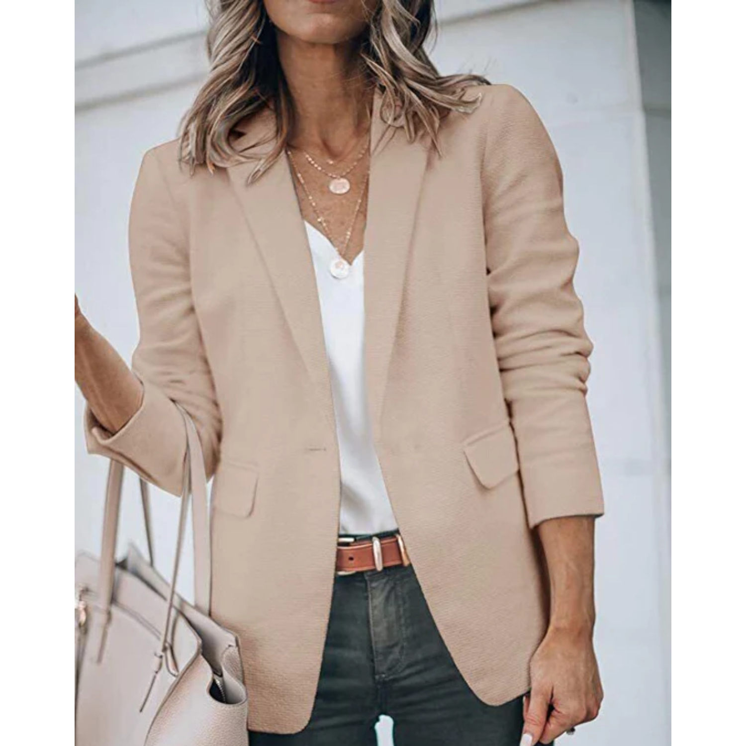 Dámské lehké kancelářské sako bez zapínání – elegantní vrstva na míru do práce i pro smart casual styl