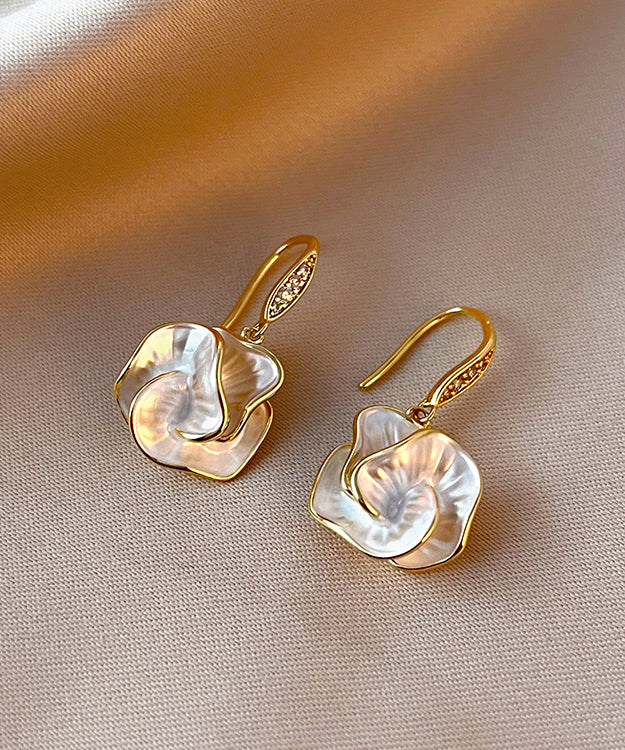 Women’s Floral Drop Earrings – Gold-Tone Mother-of-Pearl Effect Flower Design with Hook Fastening for Day and Evening Wear